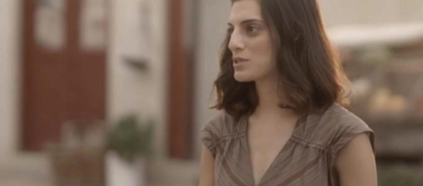 Η αποκάλυψη της «Θεοδοσίας» για τις «Άγριες Μέλισσες» - Θα απατήσει και εκείνη τον άντρα της; (βίντεο)